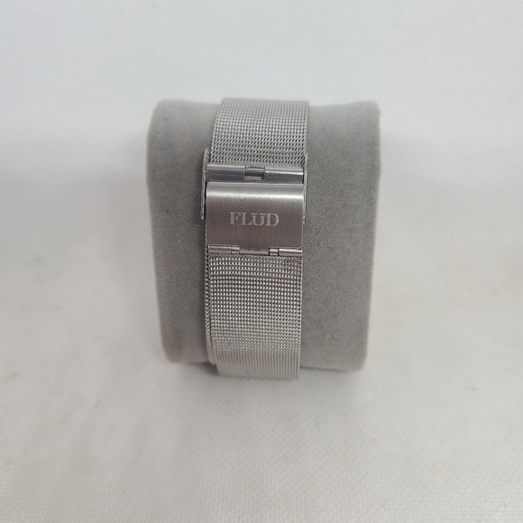 Mens Fluid Watch - Picture 5 of 7